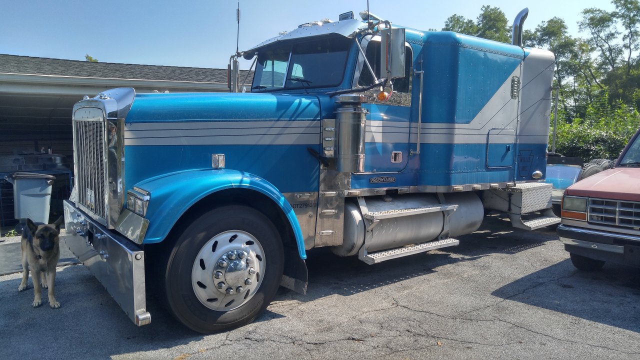94 Freightliner.jpg