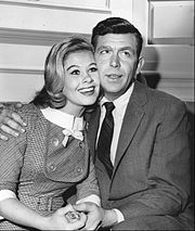 Andy_Griffith_and_Sue_Ane_Langdon,_Andy_Griffith_Show_1962.jpg