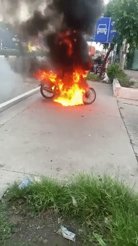 CCDAAA68-F9F6-4F23-AC2A-6417E5482045.gif