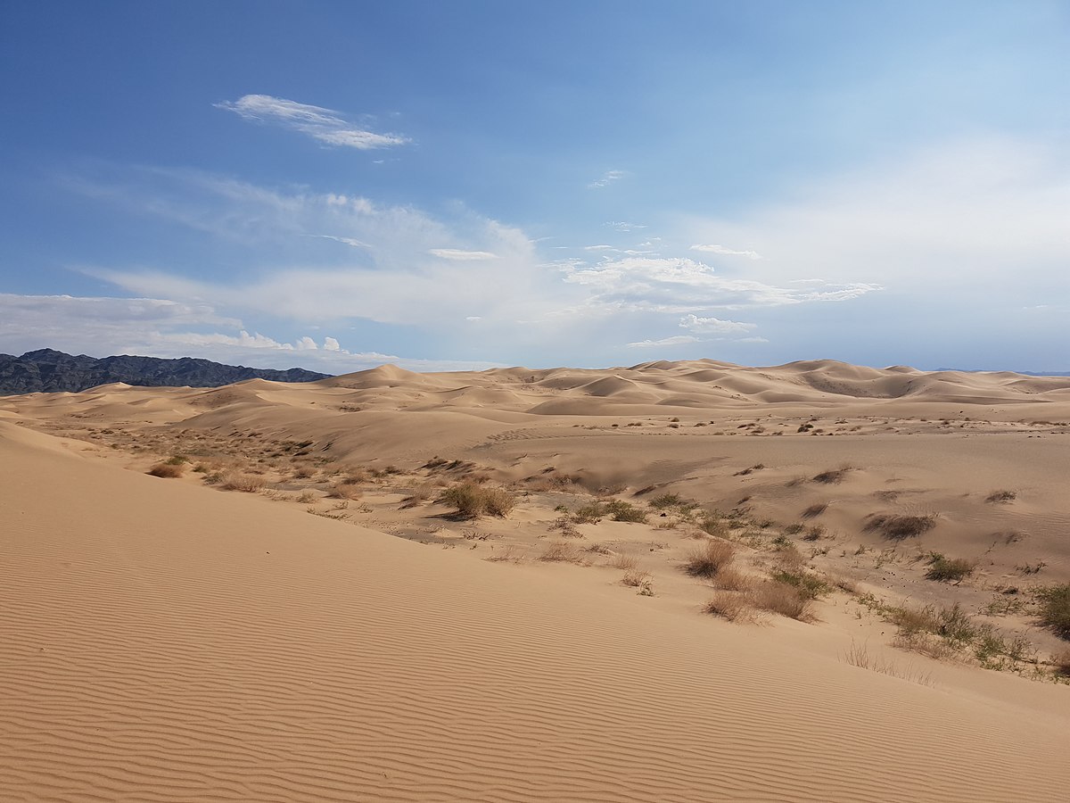 Gobi_Desert_dunes.jpg