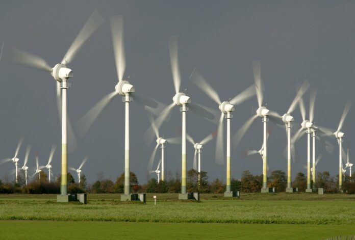 how-fast-does-a-wind-turbine-spin-696x471.jpg