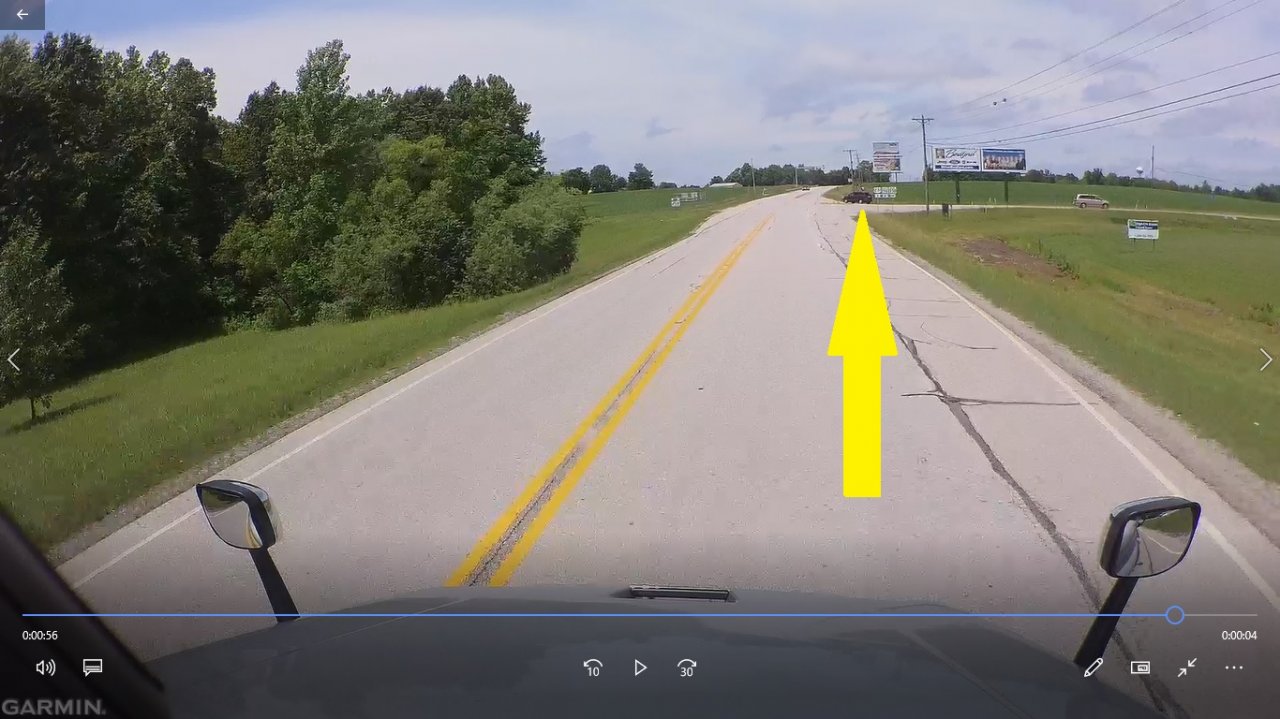 lady driver stopped there after the U turn.jpg