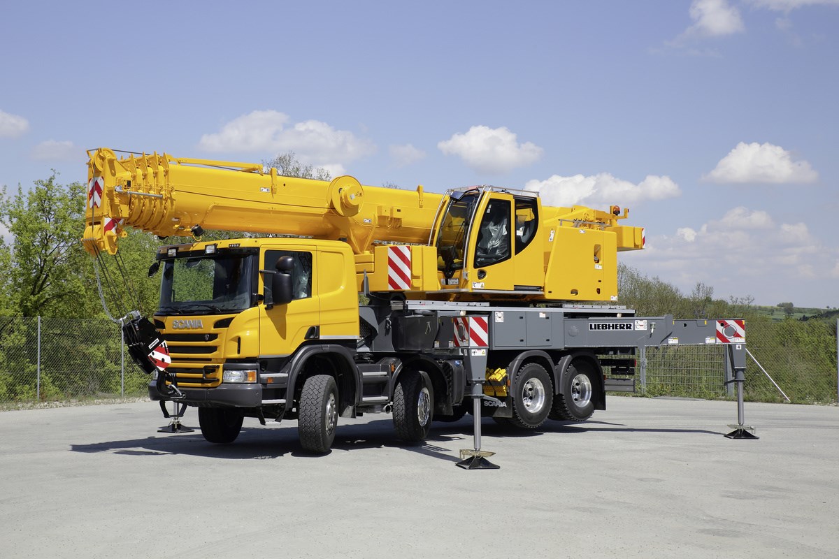 liebherr-ltf-1060-4-1-working-position-front-left-ehingen-landscape.jpg