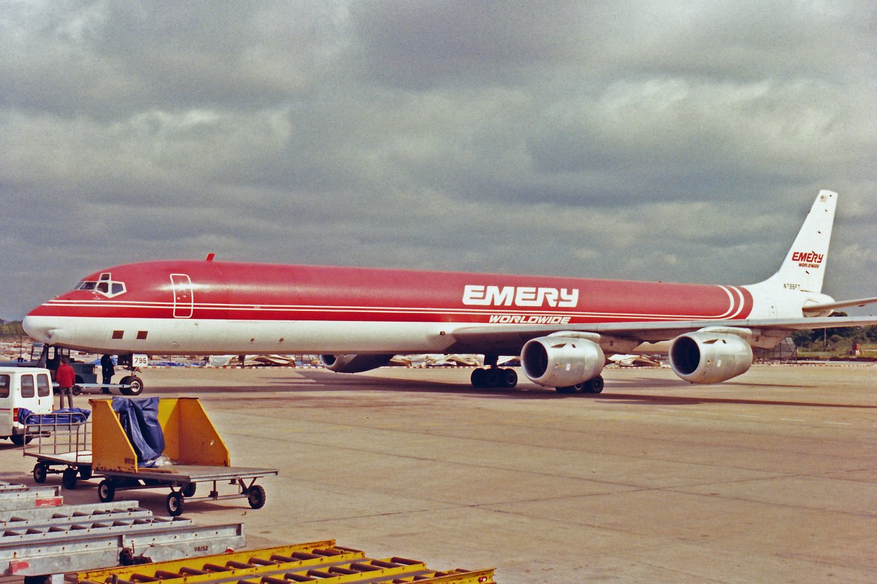 N795FT_DC-8-73F_Emery_Worldwide_Air_Cargo_MAN_JUL87_(12810912564).jpg