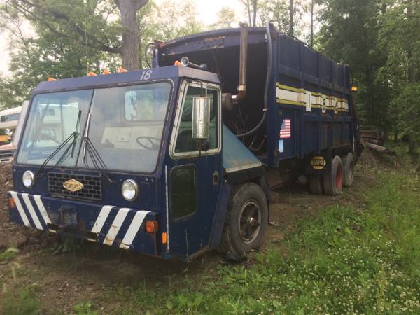 OLD SCHOOL LAKEWOOD GARBAGE TRUCK.jpg