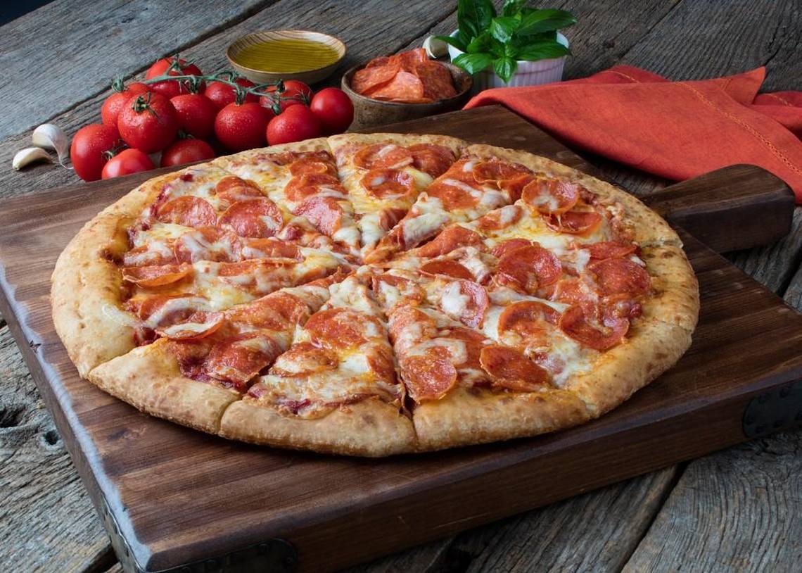 QT_XLPizza_Pepperoni_2015 (1).jpeg