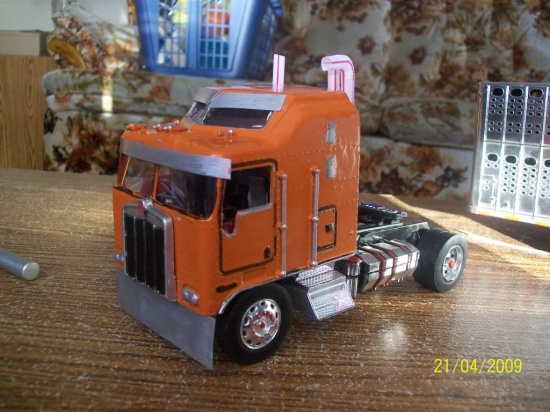 a 1:32 kw bj and the bear kit i turned into a austrailia truck. some mods where changing the steering shorting the frame, makeing the blocky aerodyne look like a k104 sleeper and more

p.s sorry i took the pic before i painted the stacks