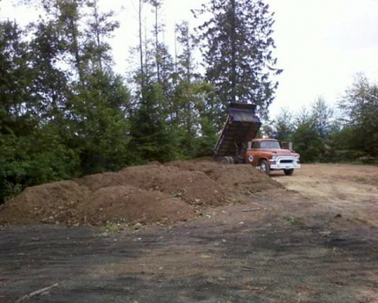 With exception of a few loads dropped at the house, this is after 22 loads up a driveway that averaged 30 degrees over a mile.  Approximate haul: 220,000 lbs.  Not bad for an old beater with stock running gear.