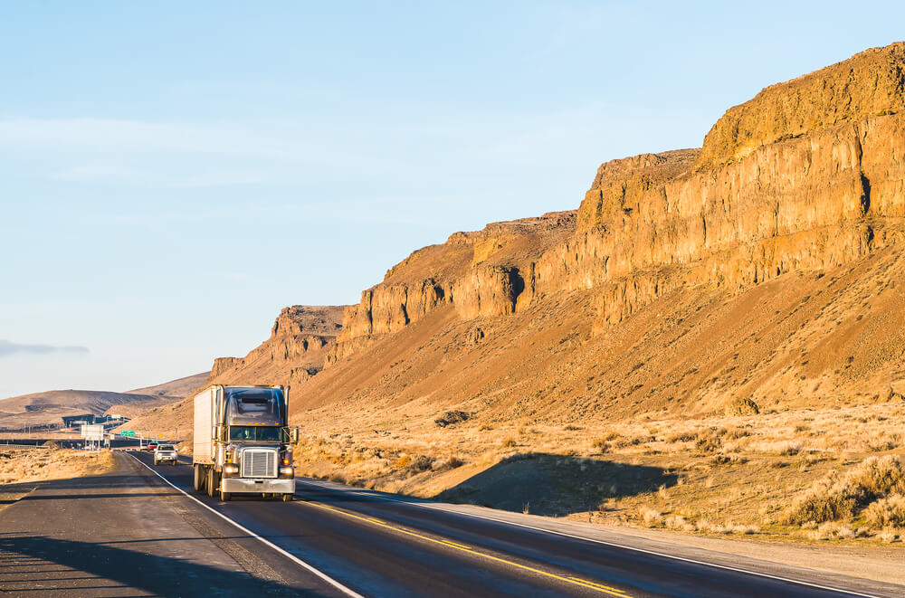 Pros and Cons of Driving for a Motor Carrier Company