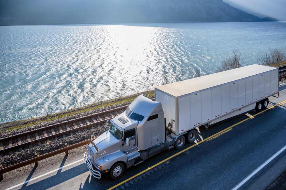 Freight Overcapacity: Trucking Market Faces Challenges in Recovery