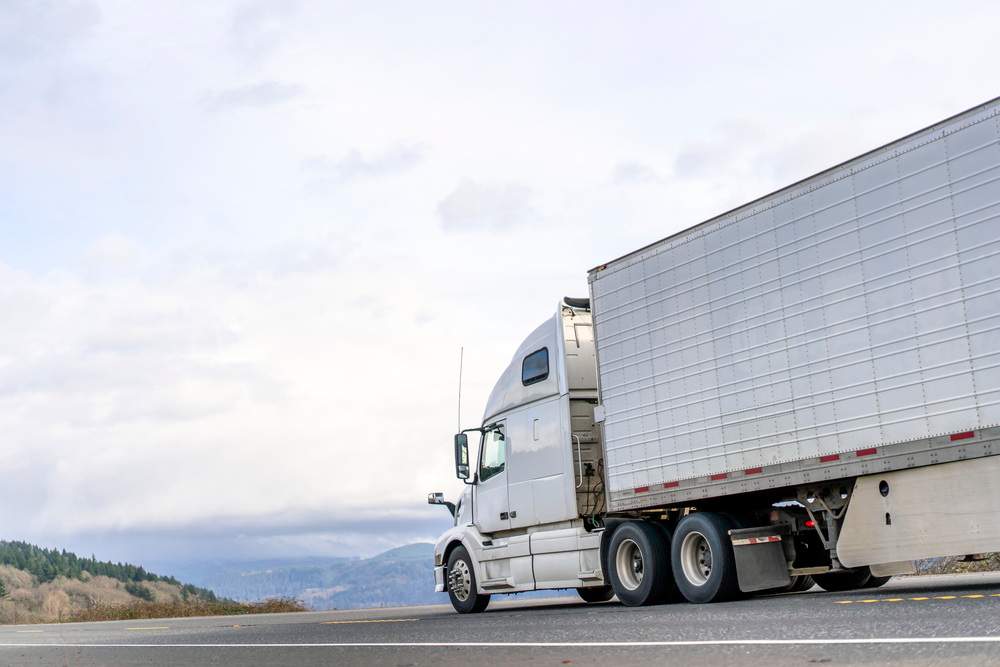 Good News for For-Hire Trucking in August: Freight Volumes Rise and Spot Market Rates Improve